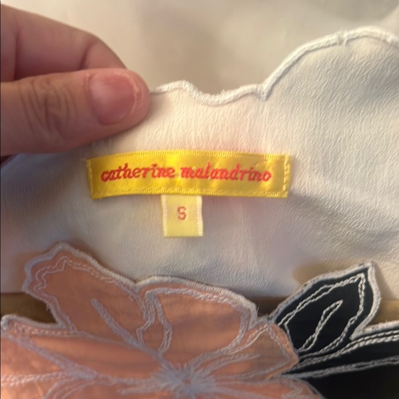 Elegant White Floral Embroidered Women's Top - Picture 2 of 6